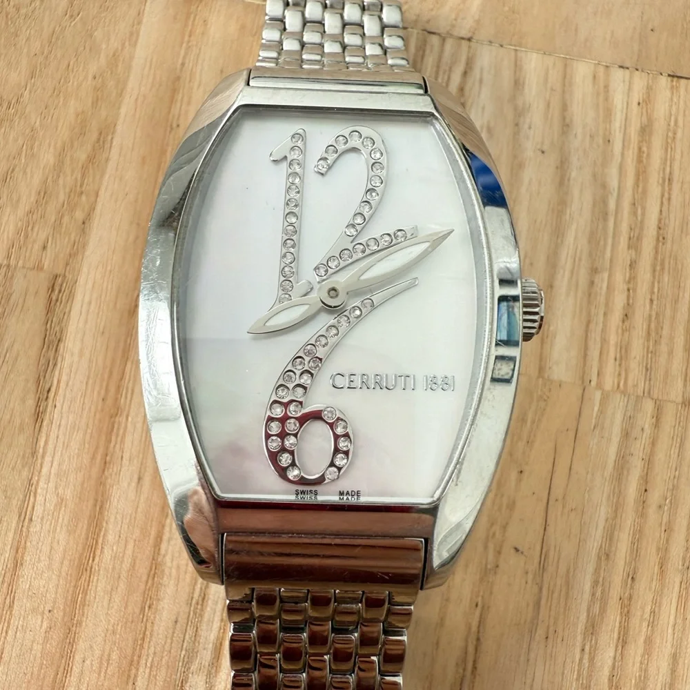 Cerruti 1881 ladies 67232 barrel shaped stainless steel swiss watch NEW BATTERY